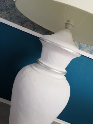 XXL Design lampada da terra a forma di vaso, lampada da pavimento illuminata con vetrina 132 cm scaffale.