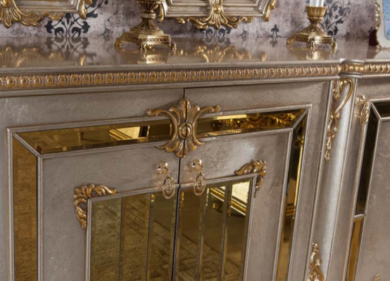 Arredi per la sala da pranzo di alta qualità in stile dorato composto da 7 pezzi.