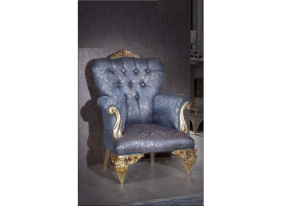 Una favolosa poltrona classica color cielo per il tuo soggiorno.