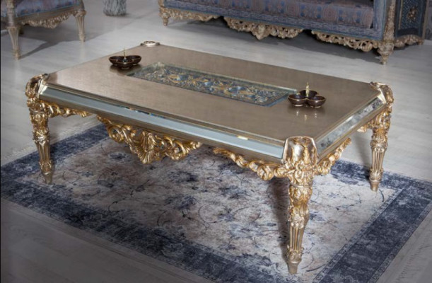 Tavolino classico da salotto in legno da soggiorno.