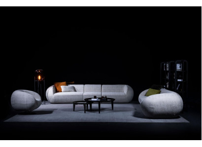 Set di divani di lusso per lounge, composto da un divano a cinque posti, un divano a tre posti e poltrone moderne.