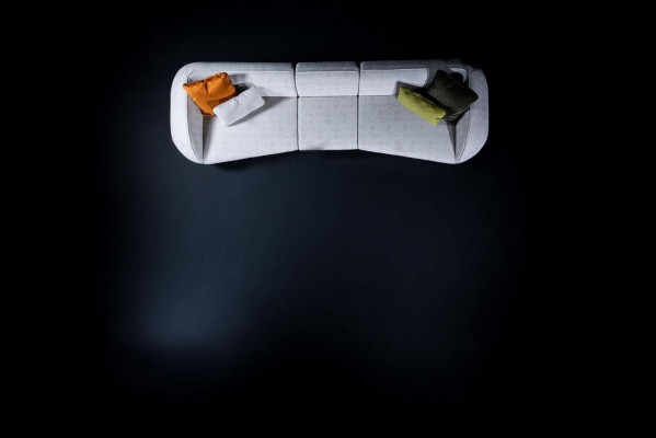 Divano a sei posti in tessuto per il soggiorno dell'arredamento imbottito.