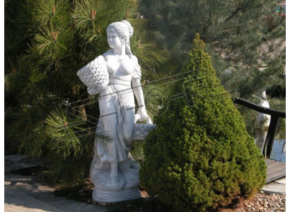 Stile antico figura di donna con cesto da giardino, sculture di figure di designer.   Stile antico, figura di donna con cesto da giardino, sculture di designer.
