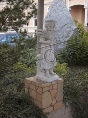 Signora statua di design di 80 cm per il giardino. Figure decorative e statue.  Signora statua di design da 80 cm per il giardino. Figure decorative e statue.