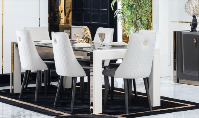 Tavolo in legno massiccio mobili dall'Italia per la sala da pranzo. Arredamenti tavoli da pranzo di lusso.