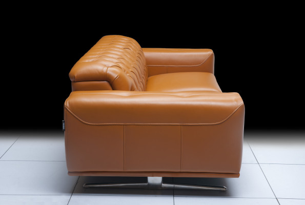 Set di divani Chesterfield in pelle marrone. Nuovo divano classico.