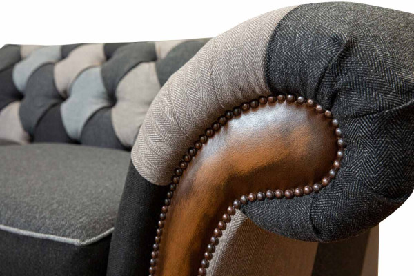 Design Divano Imbottito 3 Posti Couch di Lusso Tessuto Classico Chesterfield