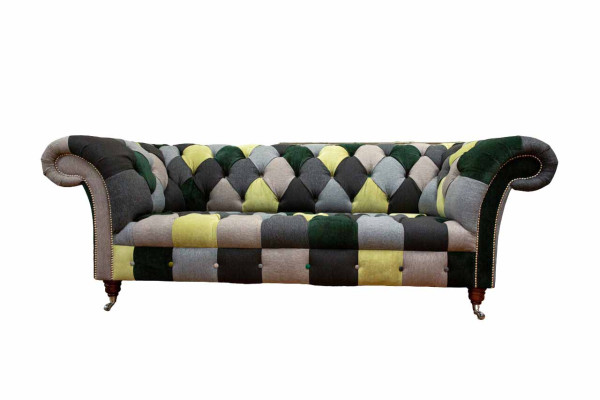 Splendido ed elegante divano Chesterfield 3 posti per il soggiorno.
