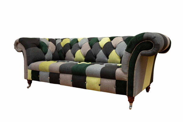 Splendido ed elegante divano Chesterfield 3 posti per il soggiorno.