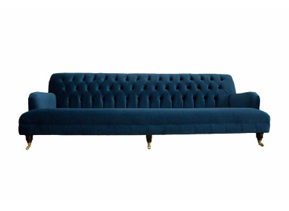 Sofà design di lusso in stile Chesterfield con quattro posti a sedere nel colore blu.
