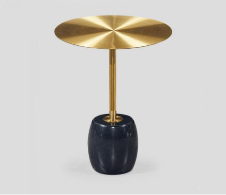 Tavolino da salotto nero e dorato, design per soggiorno, eleganti tavolini laterali.