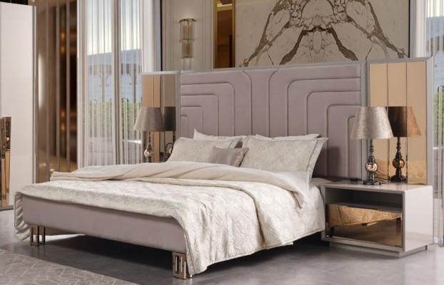 Impostare camera da letto moderna di lusso in legno beige per letto matrimoniale 3 pezzi.