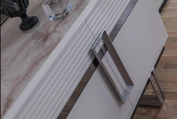 Novità Set da pranzo composto da credenza moderna 3 pezzi e 2 specchi.