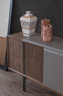Set da sala da pranzo esclusivo composto da credenza con 2 pezzi e specchio Novità - Set da pranzo esclusivo composto da credenza con 2 pezzi e specchio Novità