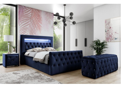 Mobili da camera da letto Chesterfield blu scuro con letto matrimoniale a LED e comodini.