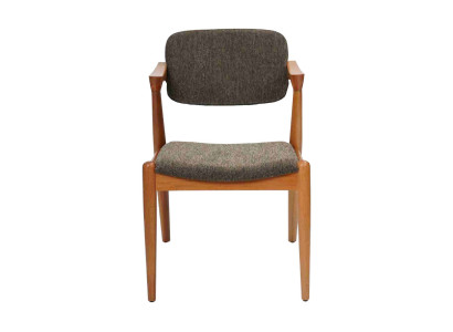 Lussuosa sedia imbottita da designer per sala da pranzo di lusso. Sedie moderne da sala da pranzo.