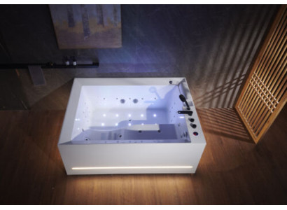 Vasca idromassaggio nella stanza, vasca, getti d'acqua, getti massaggianti.