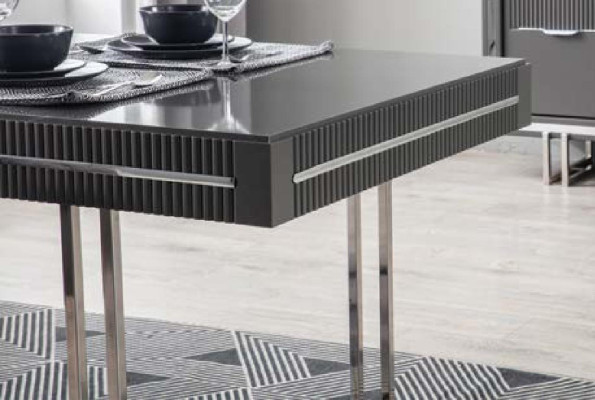 Tavolo da pranzo moderno in legno grigio per sala da pranzo.