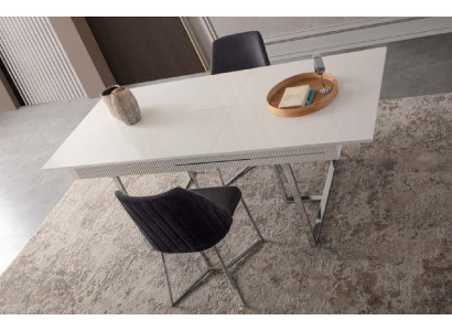 Tavolo da pranzo moderno allungabile in legno bianco per sala da pranzo.