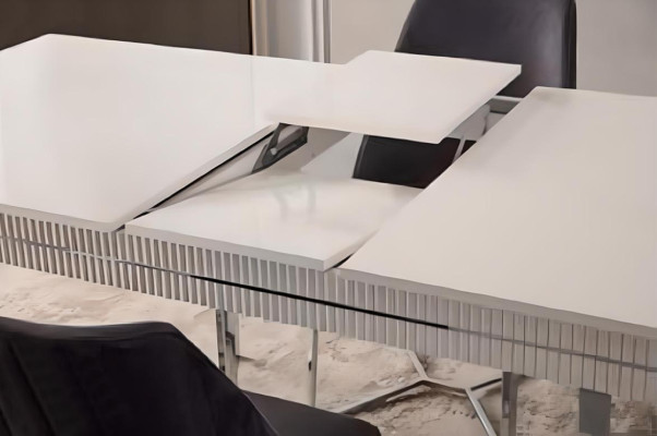 Tavolo da pranzo moderno allungabile in legno bianco per sala da pranzo.