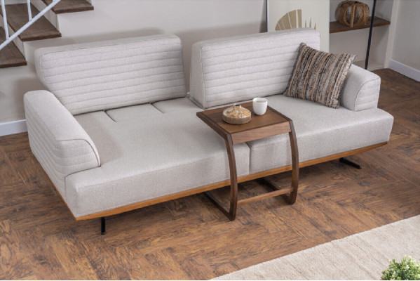 Set da soggiorno grigio-marrone di lusso con due divani a tre posti e due poltrone.