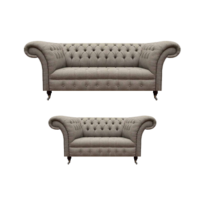 Set da salotto con divano a tre posti e divani a due posti Designer Chesterfield.