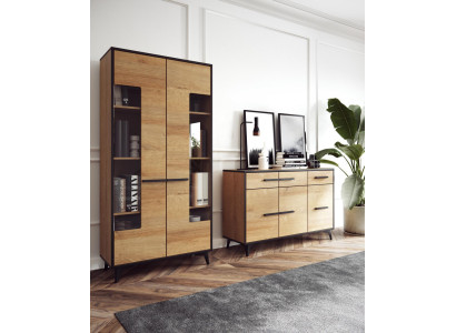 Mobile in stile in legno di lusso per il soggiorno: credenza, madia e vetrina.