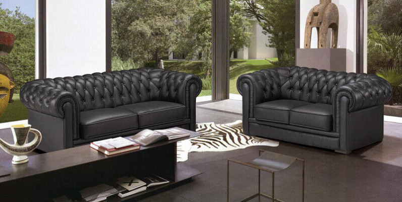Set di divani Chesterfield in pelle per soggiorno con 3 posti.