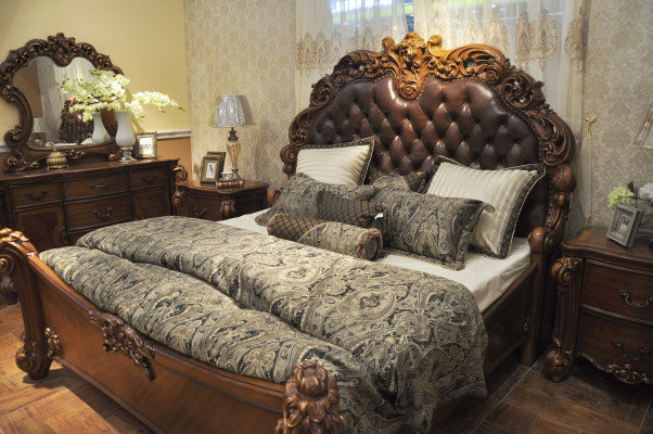 Letto classico in stile Barocco Rococò Chesterfield doppio in pelle per hotel antico
