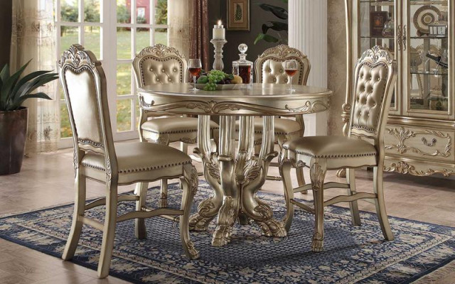 Classico tavolo rotondo dorato da pranzo con 4 sedie Chesterfield per sala da pranzo, set da 5 pezzi.