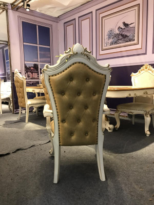 Set da pranzo reale in stile barocco rococò con tavolo e 6 sedie.