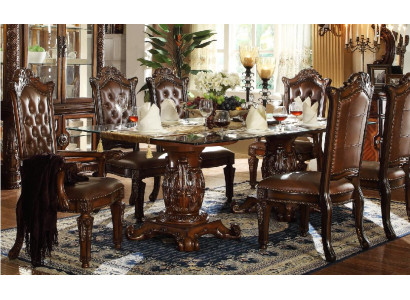Tavolo da pranzo classico marrone con 7 sedie in pelle Chesterfield.