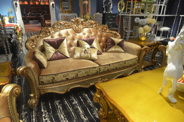 Set di mobili classico 4 pezzi. Set di divani da 4 posti in tessuto per divano e poltrona.