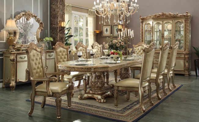 Sedia Chesterfield dorata. Mobili per la sala da pranzo di design. Poltrona singola di lusso.
