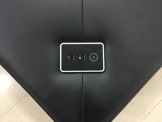 Soggiorno Divano Designer Divano Illuminato Stazione USB Divano ad angolo