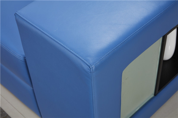 Set di cuscinetti per angolo divano design di lusso in pelle nuova seduta angolo.   Set di cuscini per angolo divano di lusso in pelle nuova.