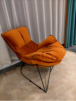 Sedia di lusso imbottita cocktail relax lounge club sedie mobili design poltrona arancione.   Sedia di lusso imbottita cocktail relax lounge club sedie mobili design poltrona arancione.