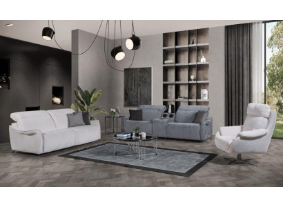 Set di lussuoso soggiorno con 2 divani a 3 posti con sistema audio e poltrona.