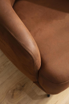 Divano a 4 posti design moderno in stoffa di lusso per il soggiorno.