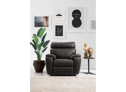 Design poltrona di lusso per soggiorno in stile moderno con seduta confortevole.