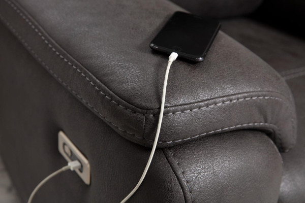 Design poltrona di lusso per soggiorno in stile moderno con seduta confortevole.