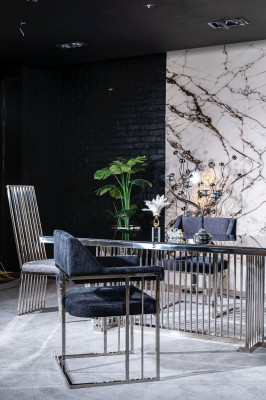 Tavoli di lusso Tavolo da pranzo in metallo Moderno stile moderno.   Tavoli di lusso Tavolo da pranzo in metallo Stile moderno.