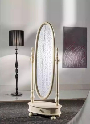 Sala da pranzo classica grande con specchio da terra beige con cornice in legno design nuovo.