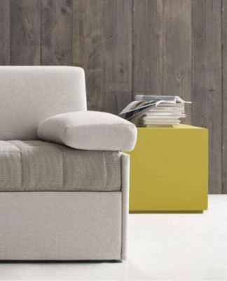 Design divano di lusso in tessuto beige a 3 posti marca Alfitalia.