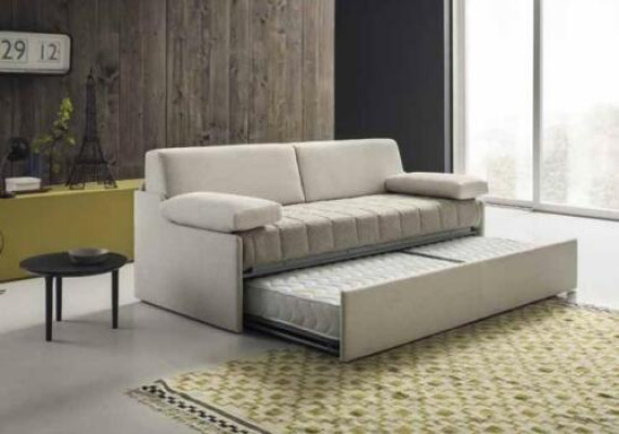 Design divano di lusso in tessuto beige a 3 posti marca Alfitalia.