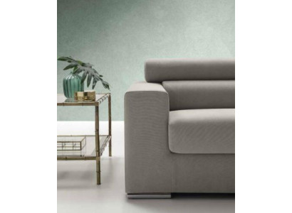Divano 3 posti moderno di lusso con rivestimento in tessuto grigio alfitalia.