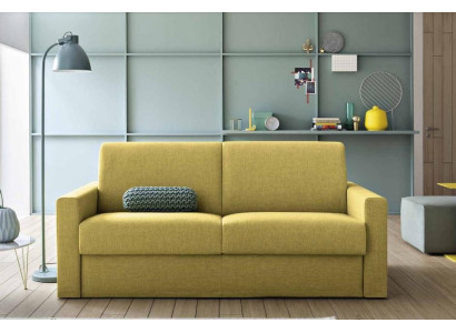 Divano di design a due posti giallo in tessuto, divano letto, mobili italiani.