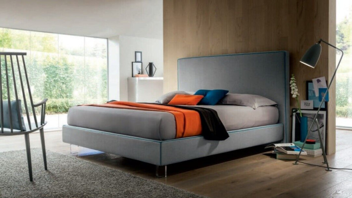 Lusso tessile per letti d'hotel imbottiti in tessuto italiano da designer in camera da letto.