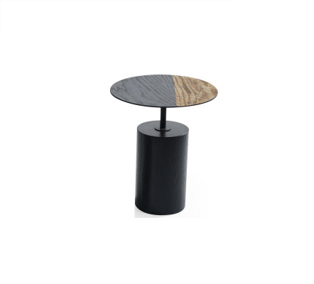 Tavolino design rotondo da salotto in legno nero.