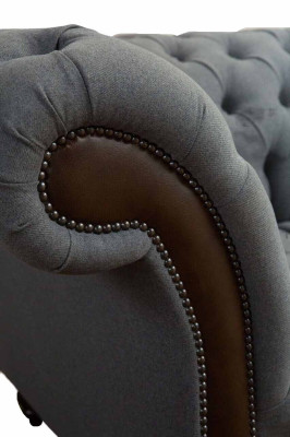 Divano in tessuto di lusso Chesterfield inglese a 4 posti in stile imbottito.